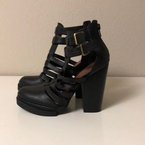 Black heels size 7.5